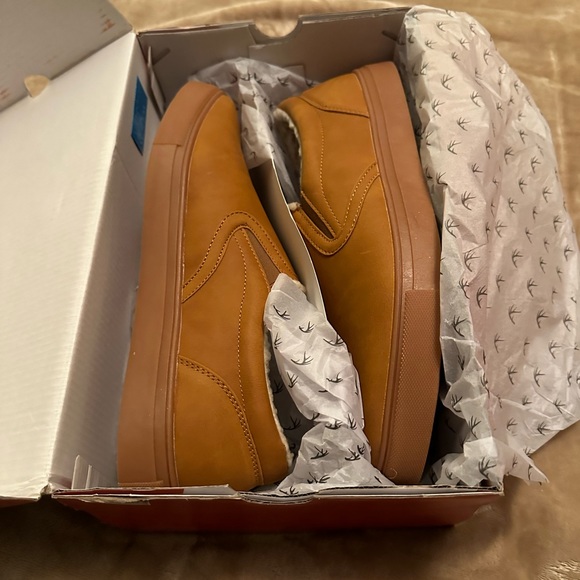 Deer Stags men’s slip ons. Caramel/wheat/cognac color. Size 9. - Picture 14 of 16